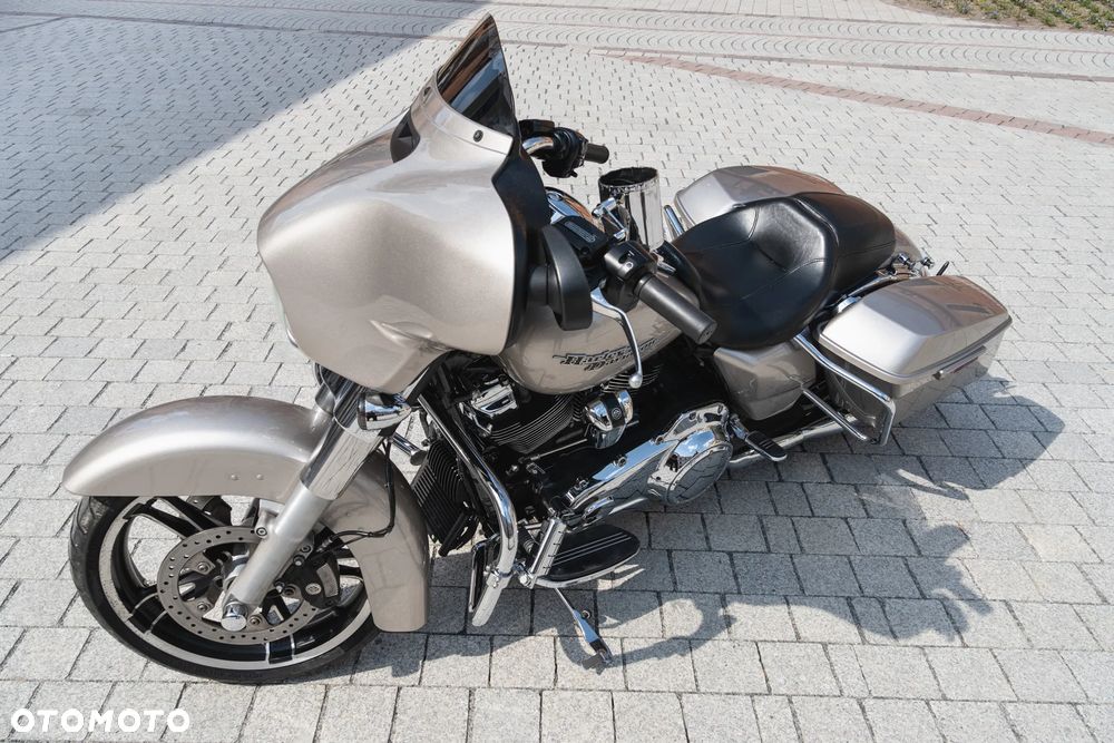 Harley-Davidson Touring Street Glide - 16