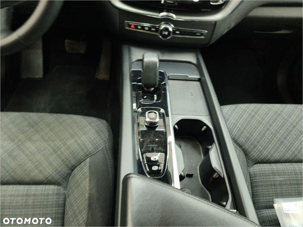 Volvo XC 60 B4 D AWD Core - 17