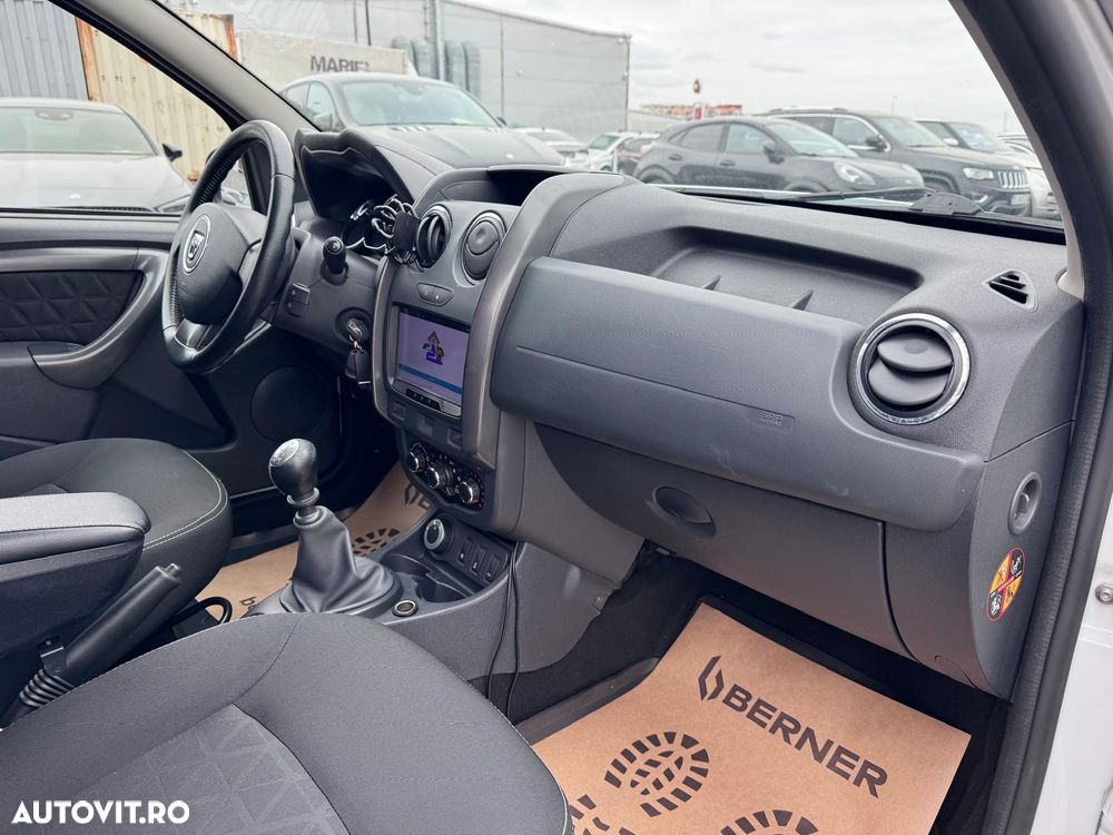 Dacia Duster 1.6 4x4 Laureate - 11