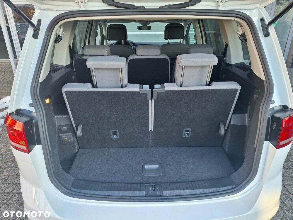 Volkswagen Touran - 25