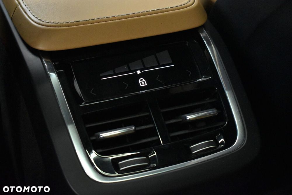 Volvo XC 90 B5 D AWD Inscription - 24