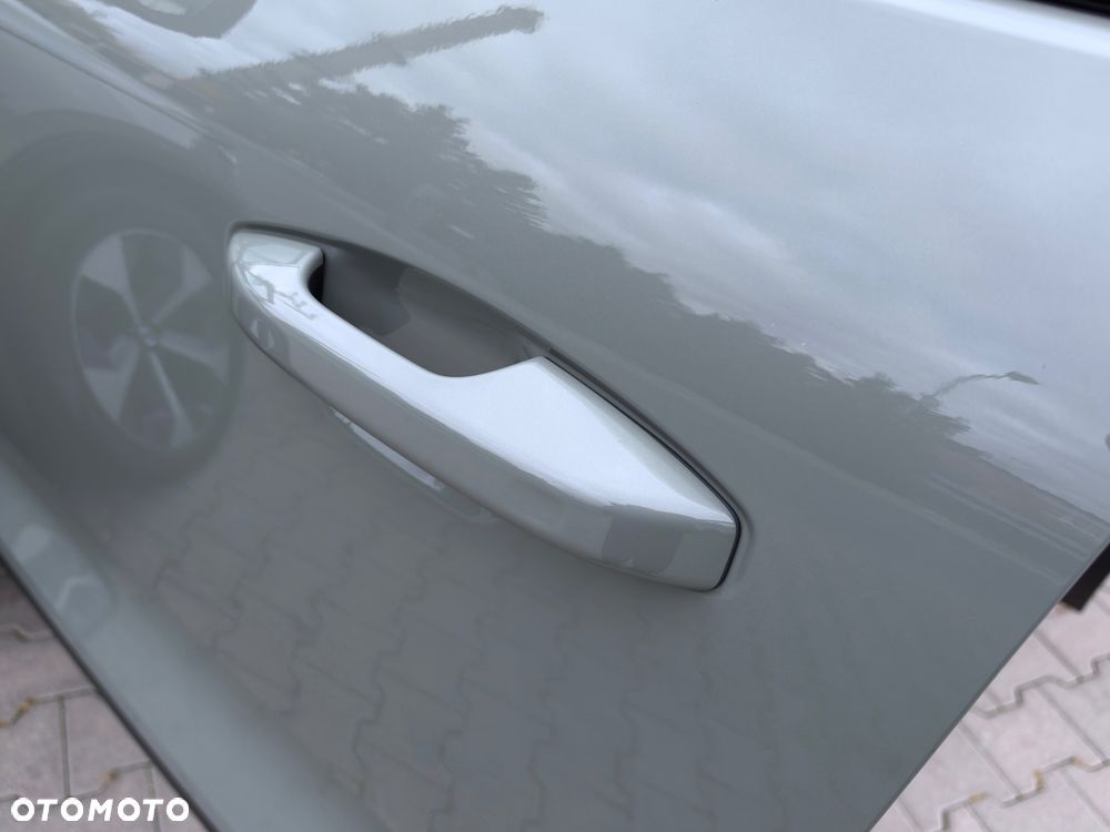 Volvo XC 40 B3 Plus Dark - 20