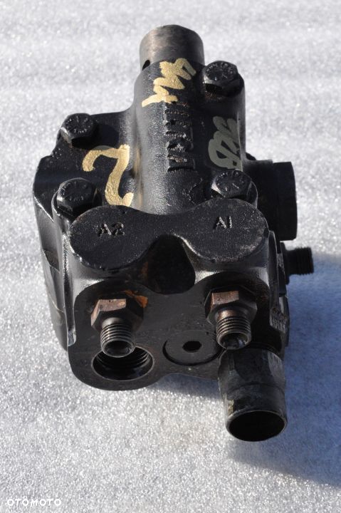 POMPA ZAWÓR ROZDZIELACZ JCB 411 97R V4208E208X - 3