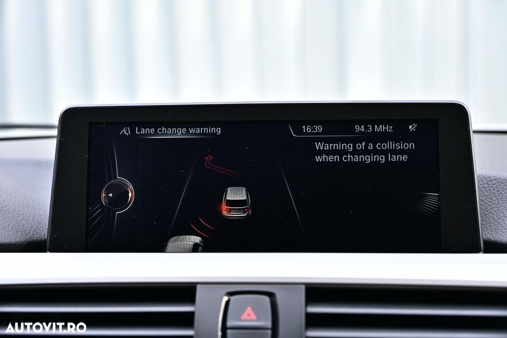 BMW Seria 3 318d Touring Aut. - 36