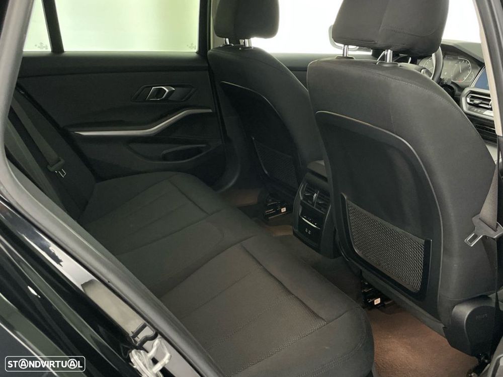 BMW 330 e Auto - 29