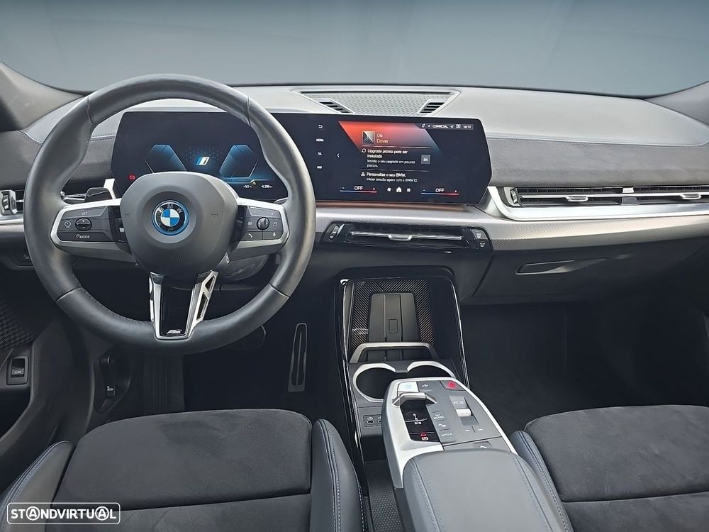 BMW iX2 eDrive20 Pack Desportivo M - 11
