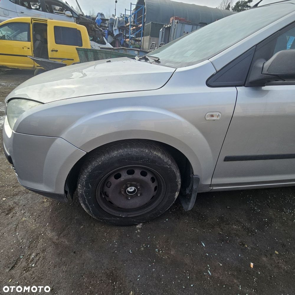 Błotniki / Ford Focus (kod lak: DA3) - 1