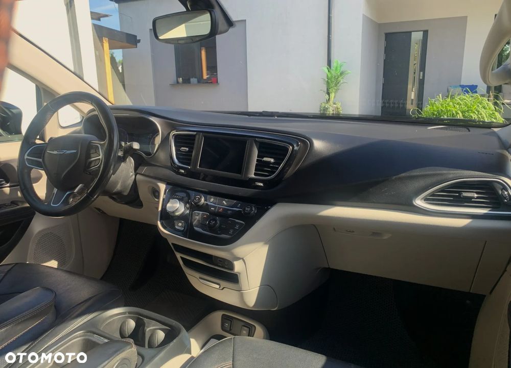 Chrysler Pacifica - 13