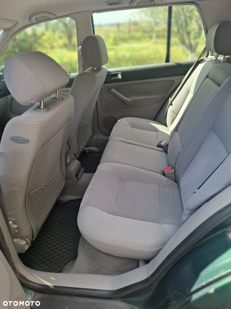 Volkswagen Golf 1.9 TDI Highline - 25