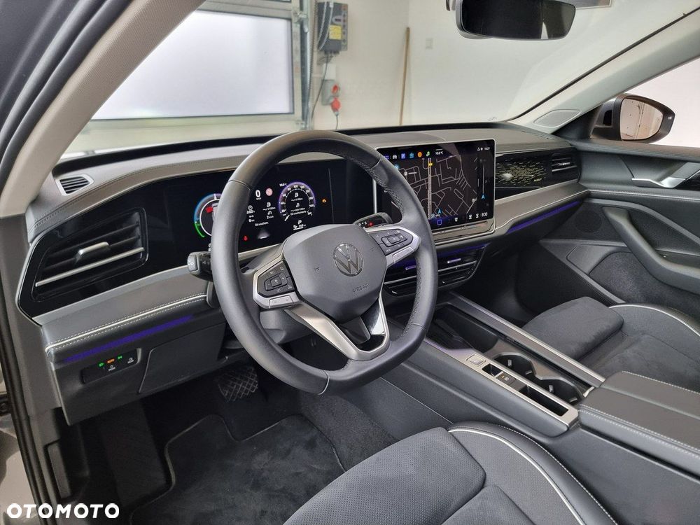 Volkswagen Passat - 11