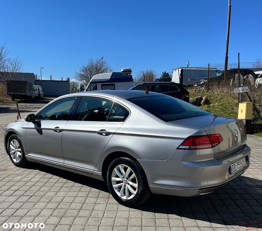 Volkswagen Passat 1.6 TDI SCR DSG Comfortline - 2