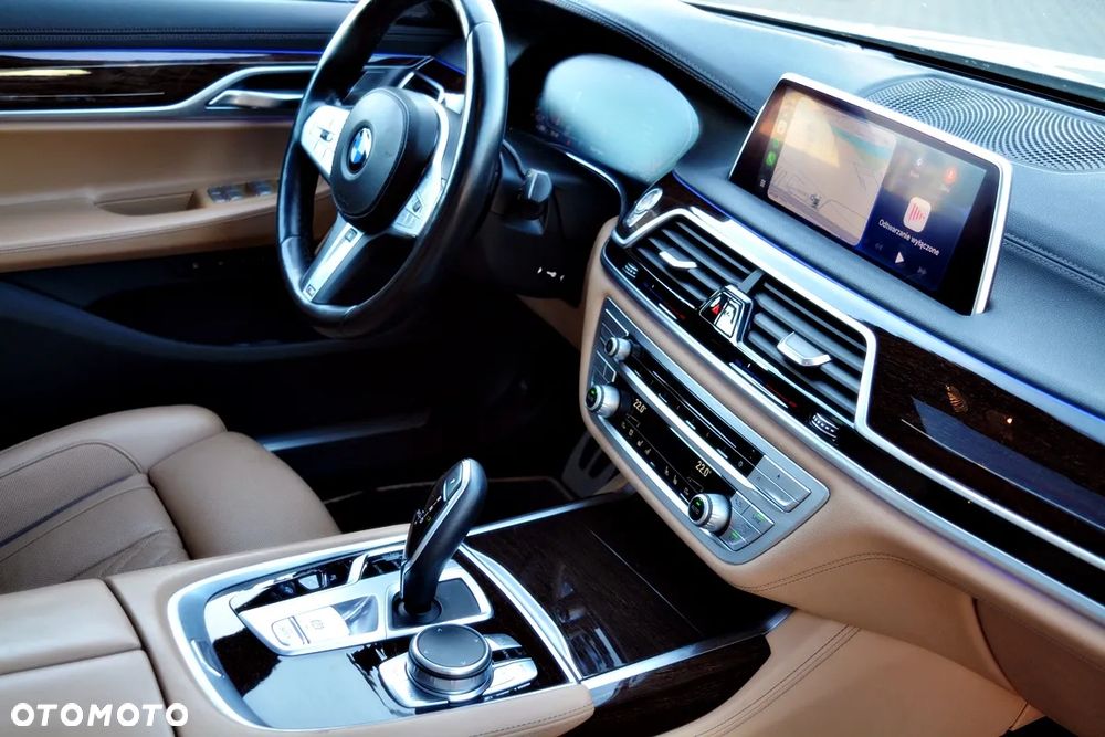 BMW Seria 7 750Li xDrive - 33