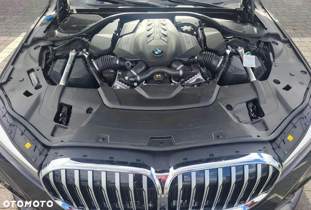 BMW Seria 7 750i xDrive - 20