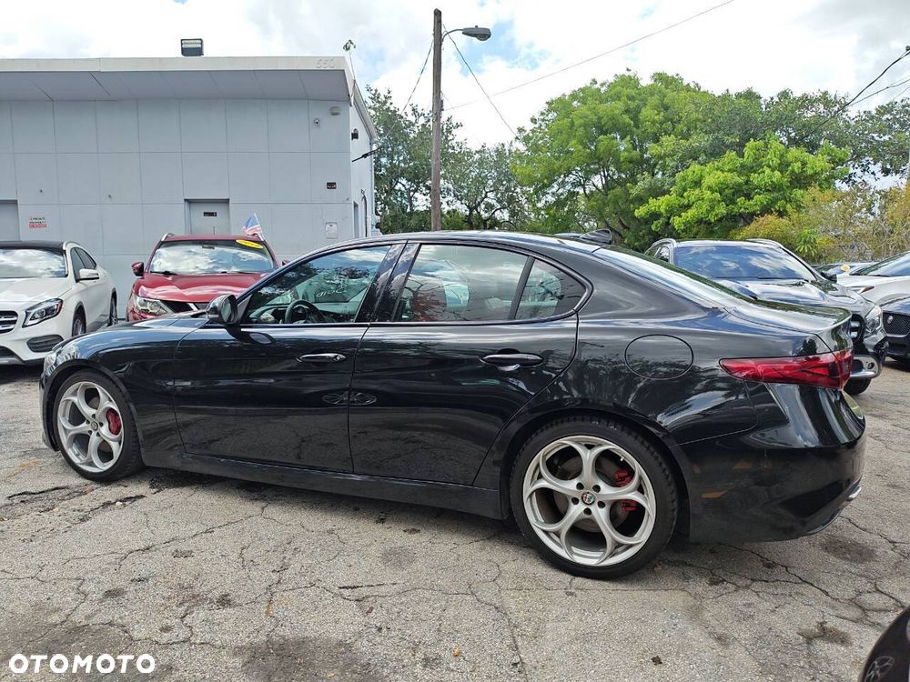 Alfa Romeo Giulia - 33