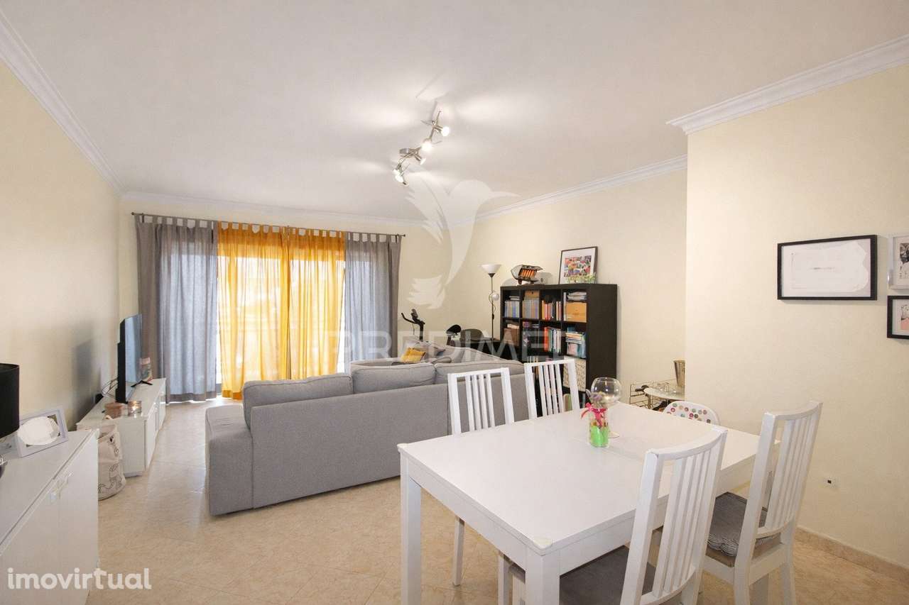 T2 com parqueamento bem localizado. - Grande imagem: 2/24