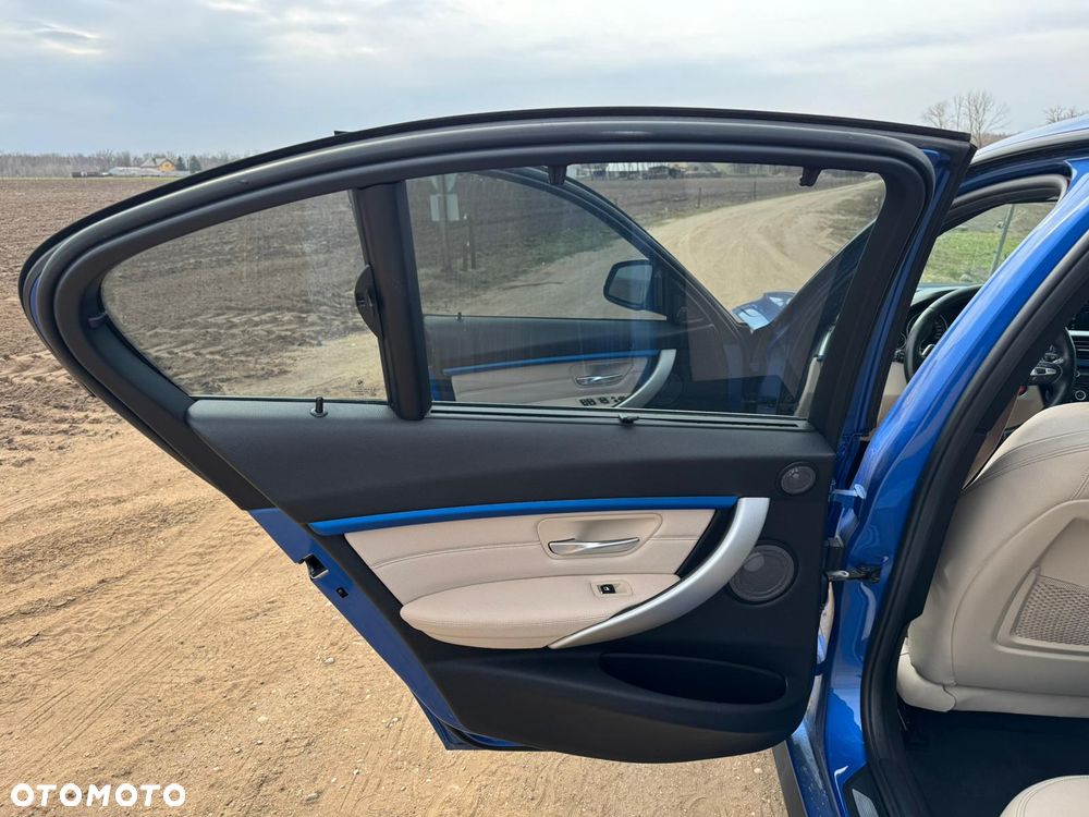 BMW Seria 3 340i xDrive Edition M Sport Shadow - 16