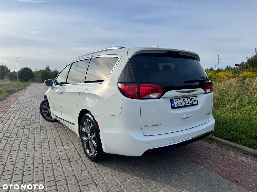Chrysler Pacifica - 4