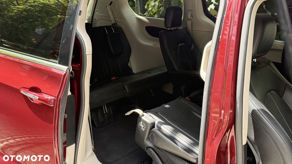 Chrysler Pacifica - 36