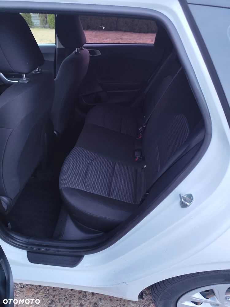 Kia Ceed 1.6 CRDi SCR L Business Line Plus - 4