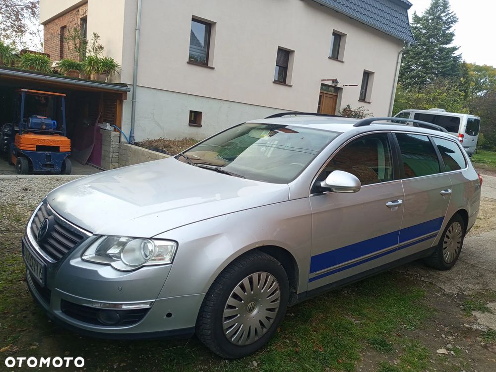 Volkswagen Passat - 1