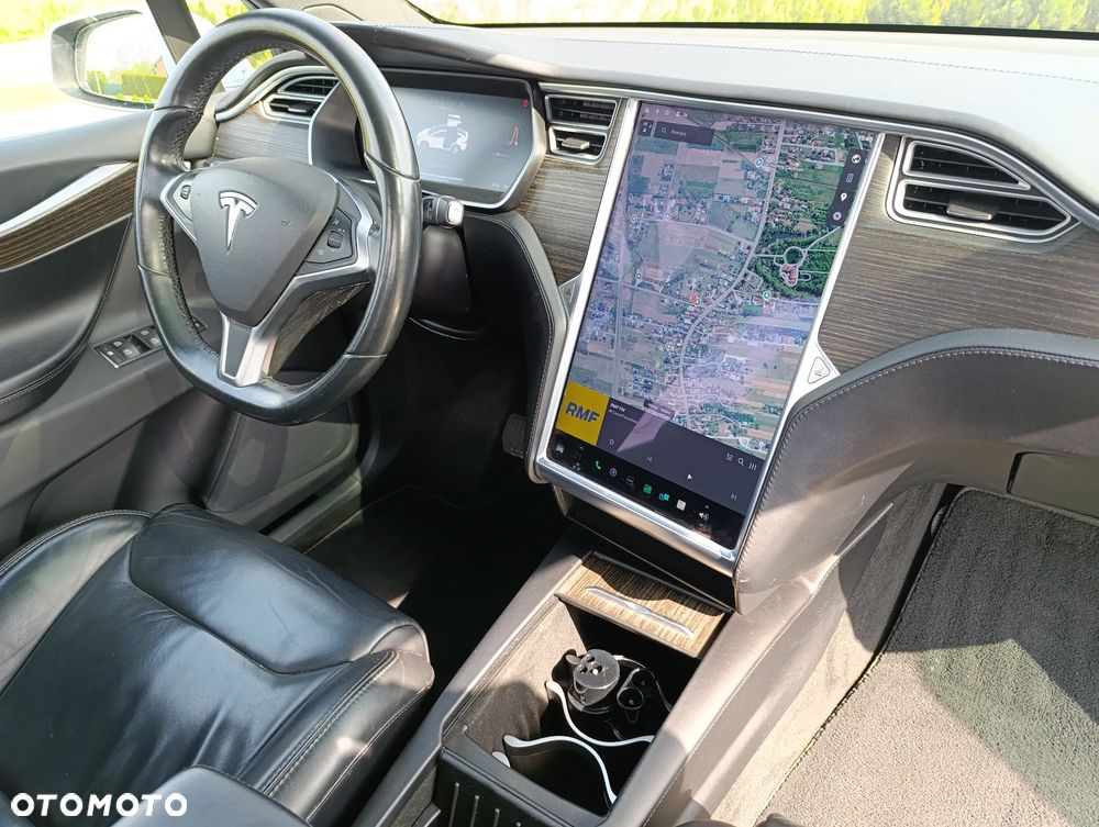 Tesla Model X - 3