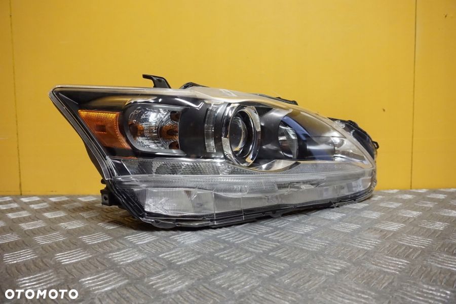 LEXUS CT CT200H 2010- REFLEKTOR LAMPA ZWYKŁA SOCZEWKOWA Z LED PRAWA USA - 1