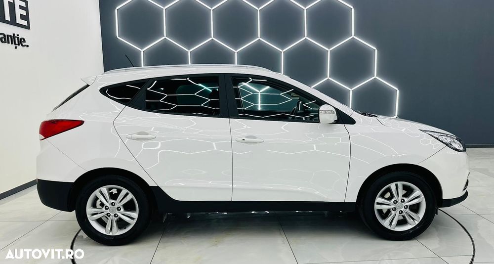 Hyundai ix35 1.7 CRDI 2WD blue Finale Gold - 33