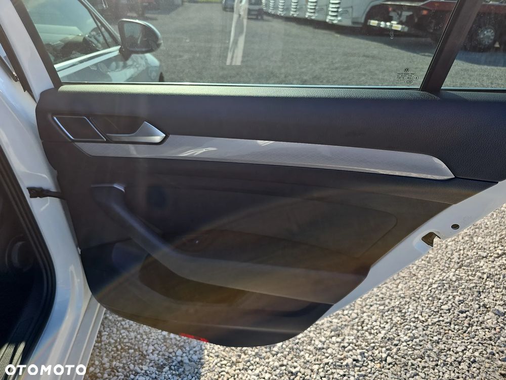 Volkswagen Passat 2.0 TSI Business DSG - 23