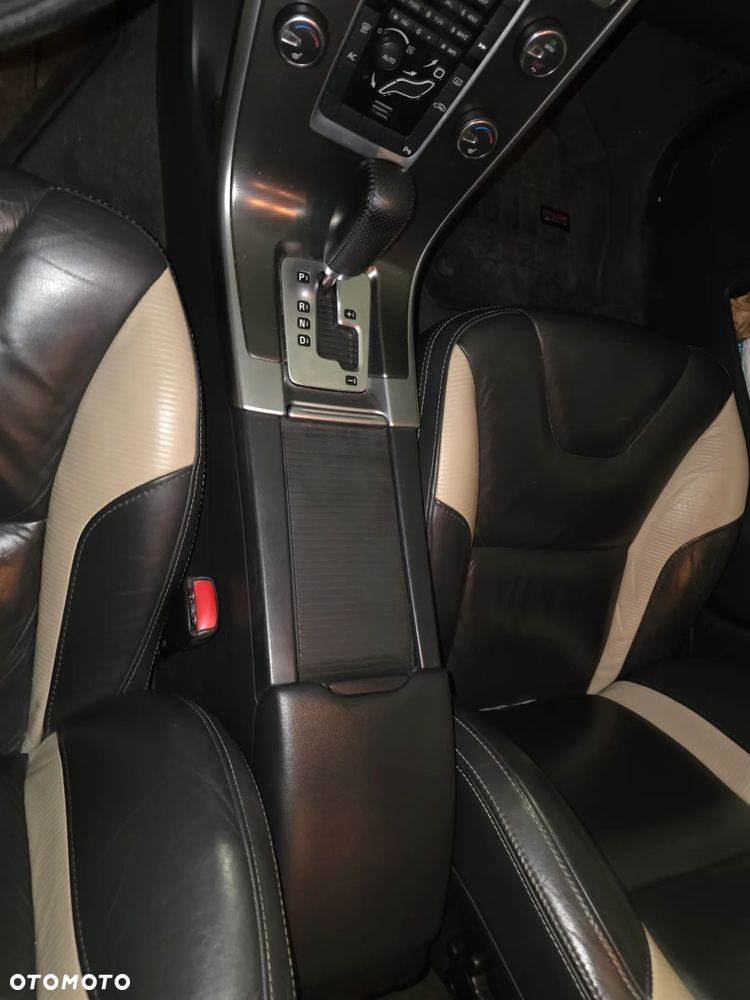 Volvo XC 60 2.0T R-Design - 13