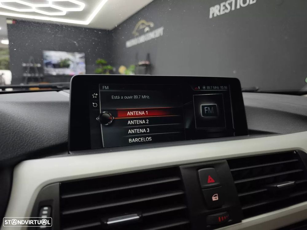 BMW 330 e iPerformance Line Luxury Purity - 36