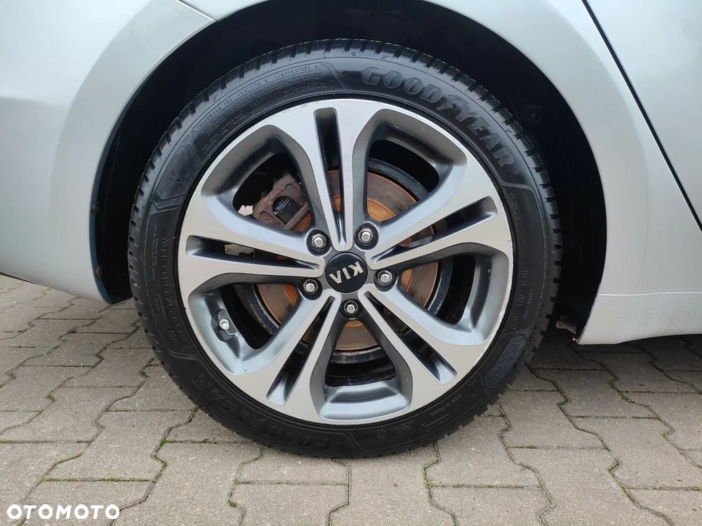 Kia Ceed 1.6 CRDi 136 ISG SW GT Line - 17
