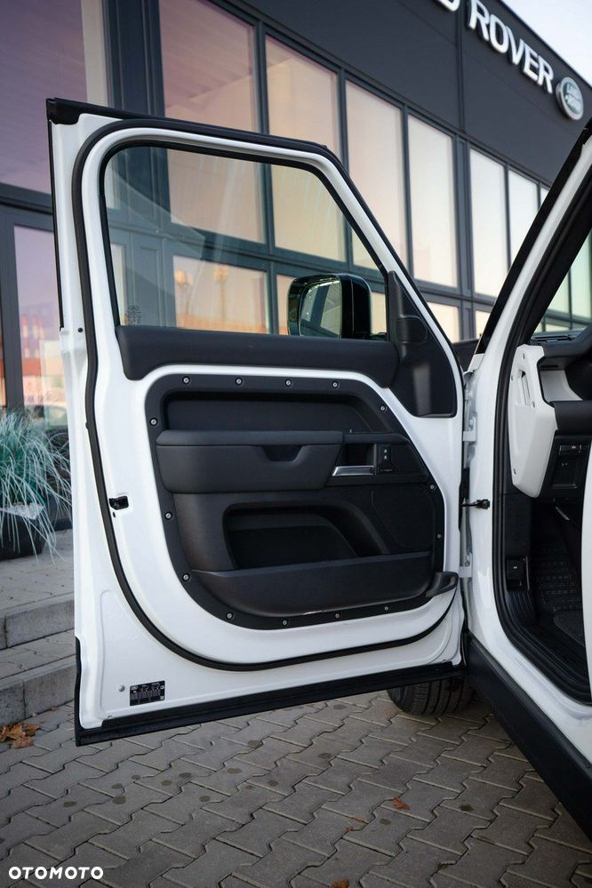 Land Rover Defender - 11
