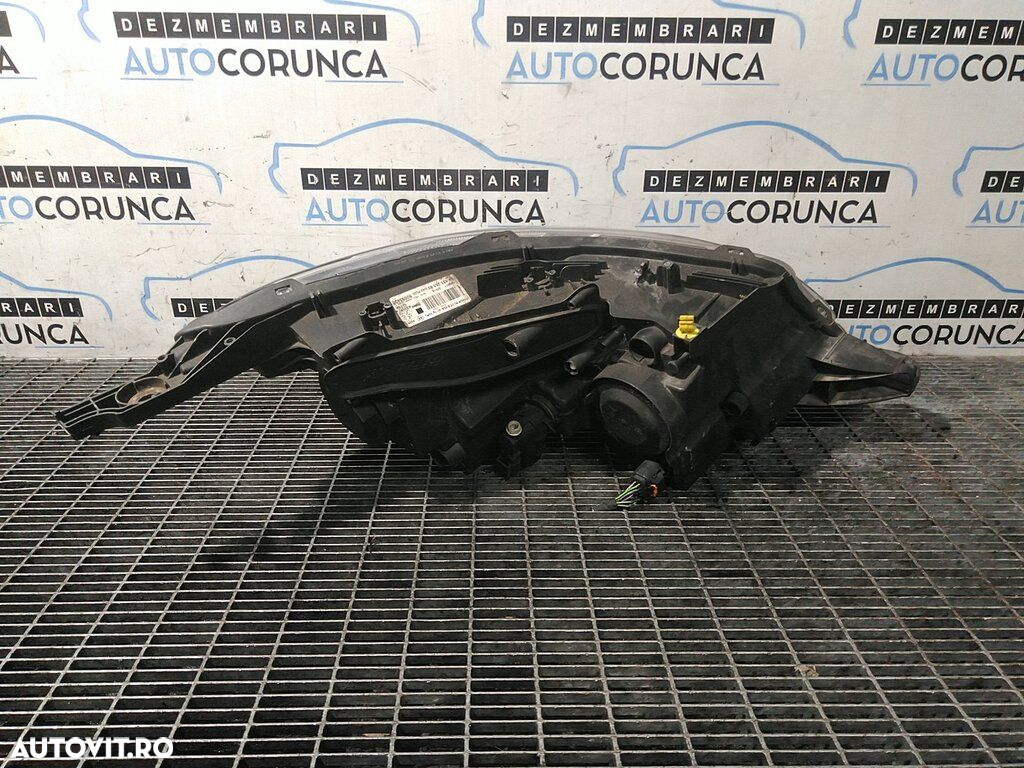 Far Stanga Peugeot 2008 Facelift 2016 - 2019 SUV 4 Usi (1271) Cu lupă - 3