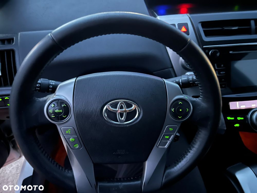 Toyota Prius+ (Hybrid) - 17