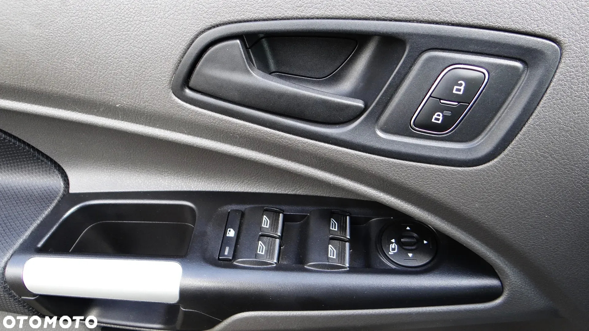 Ford Tourneo Connect 1.5 TDCi Start-Stop Titanium - 18