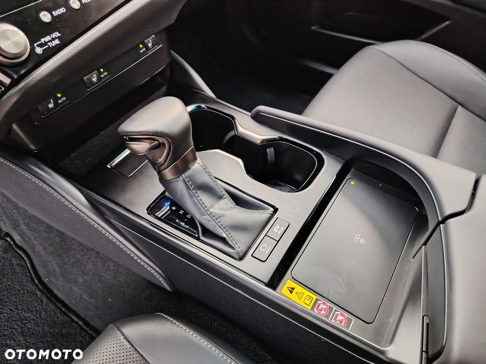 Lexus ES 300h Business Edition - 22