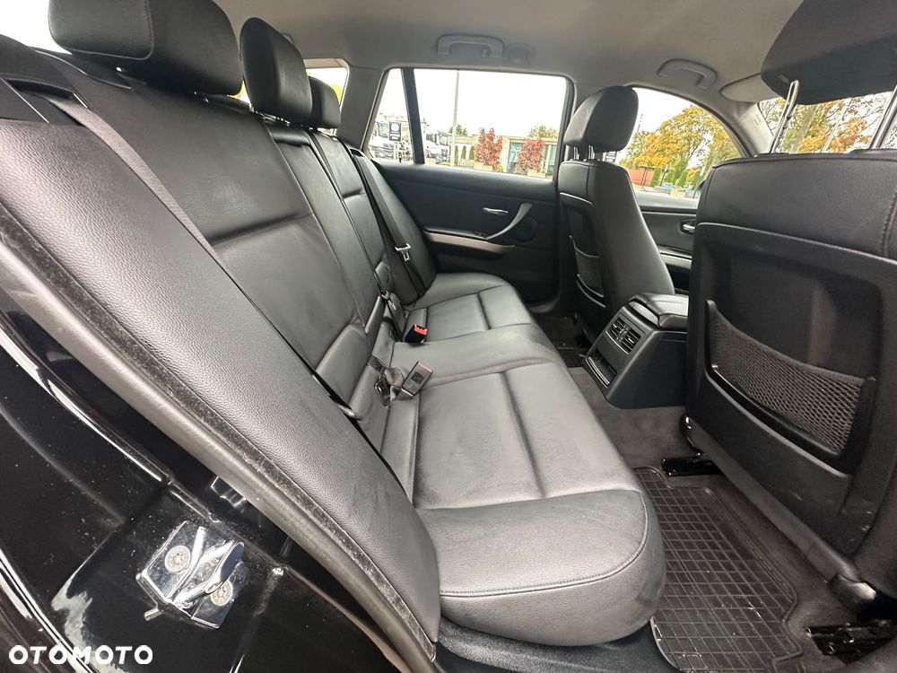 BMW Seria 3 320d DPF Touring - 23