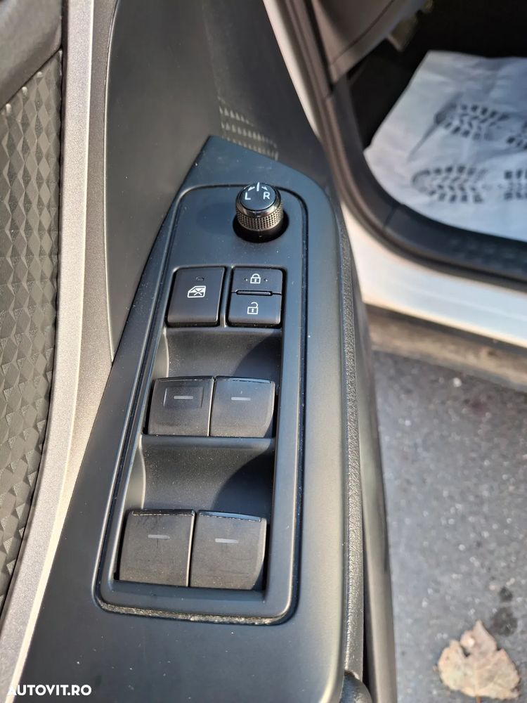 Toyota C-HR 1.8 HSD 4x2 CVT C-enter - 11