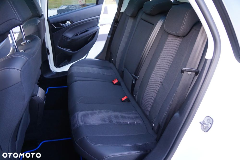 Peugeot 308 BlueHDi 130 Stop & Start Allure Business-Paket - 24