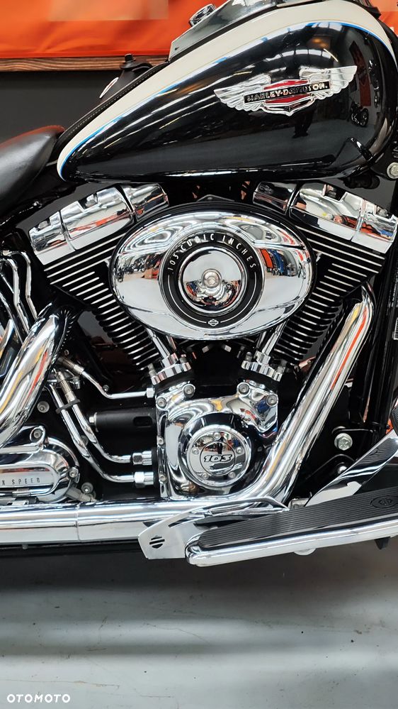 Harley-Davidson Softail Deluxe - 29