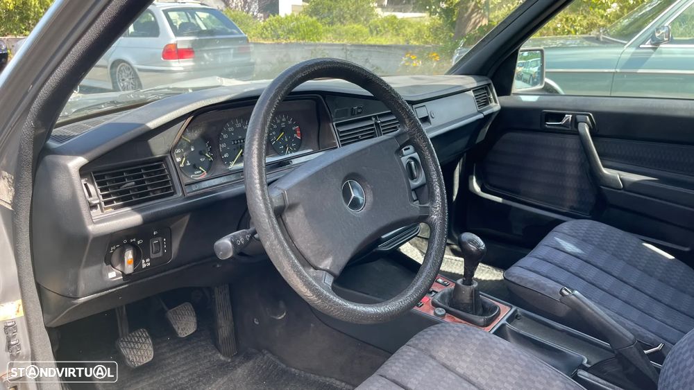 Mercedes-Benz 190 E 2.3 - 12