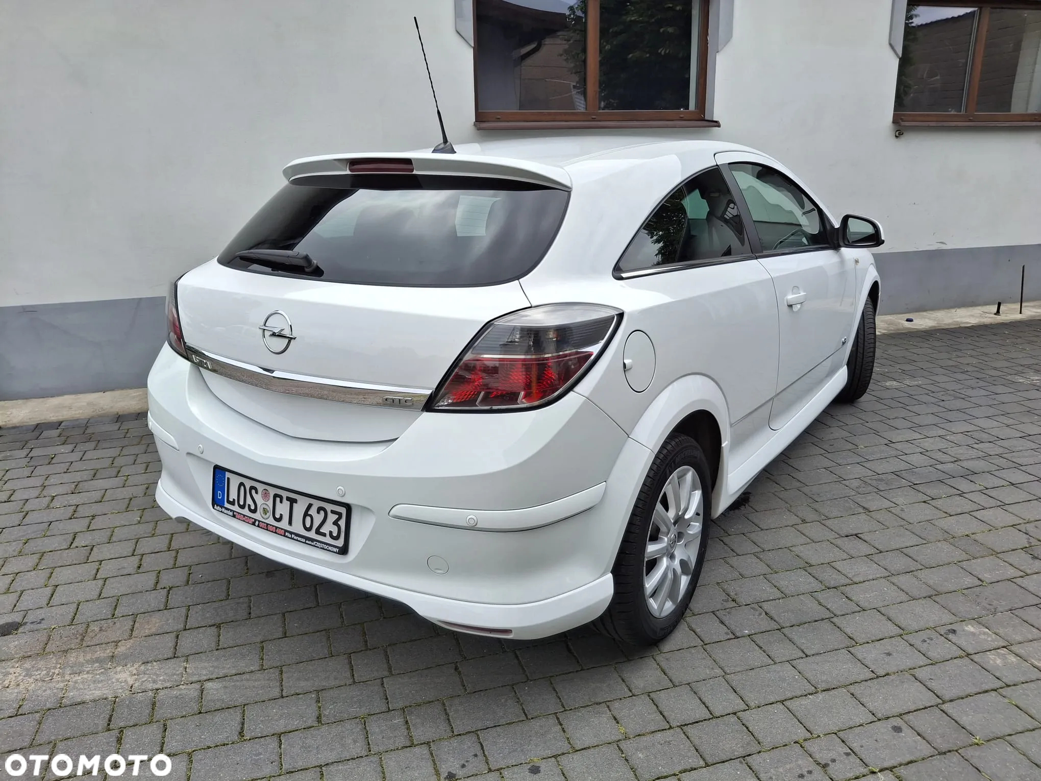 Opel Astra GTC 1.6 - 4