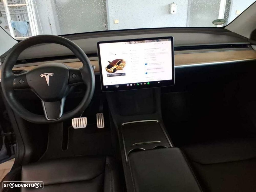 Tesla Model Y Performance Dual Motor AWD - 3