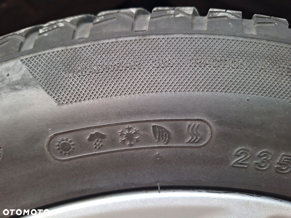 Ford Kuga 2.5 4x4 Titanium - 36
