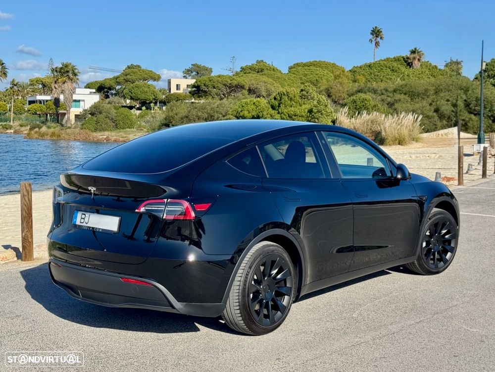 Tesla Model Y Long-Range RWD - 4