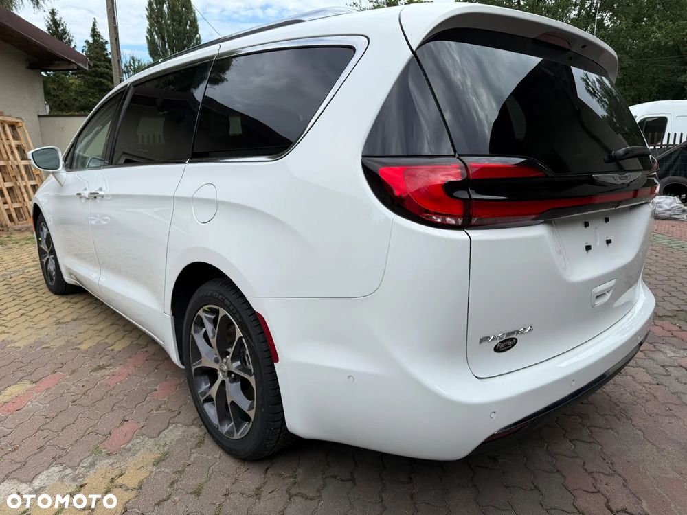 Chrysler Pacifica - 5