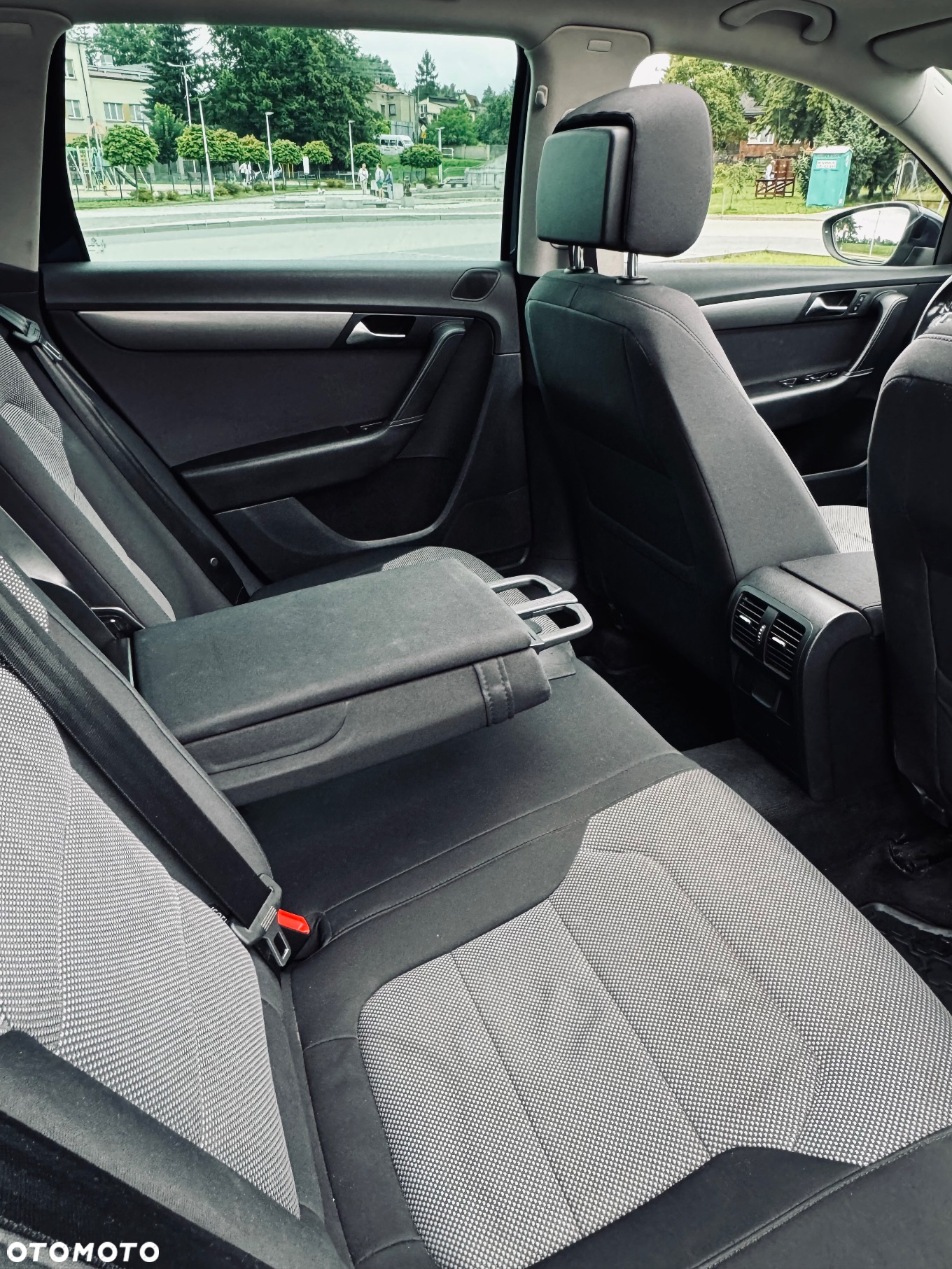Volkswagen Passat Variant 2.0 TDI DSG BlueMotion Technology Highline - 11