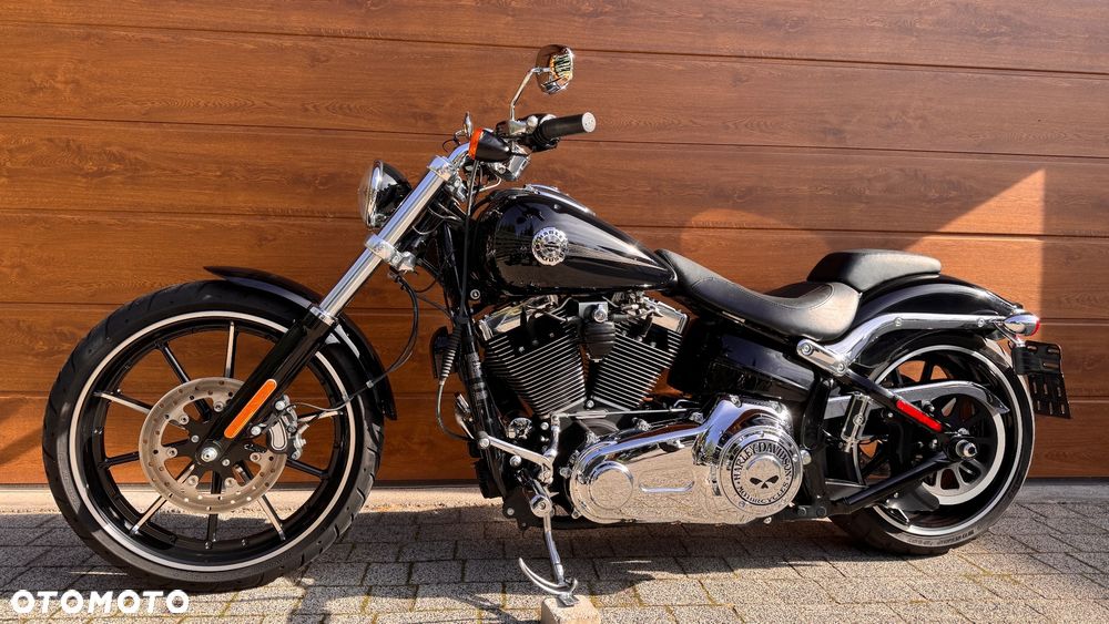 Harley-Davidson Softail Breakout - 16