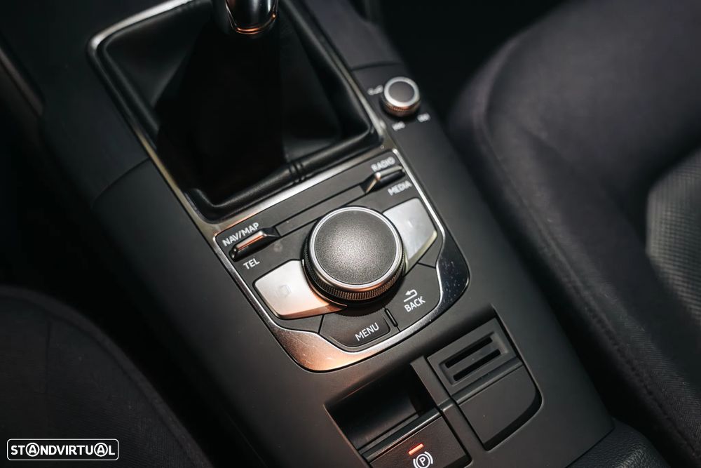 Audi A3 Limousine 30 TDI Design - 29