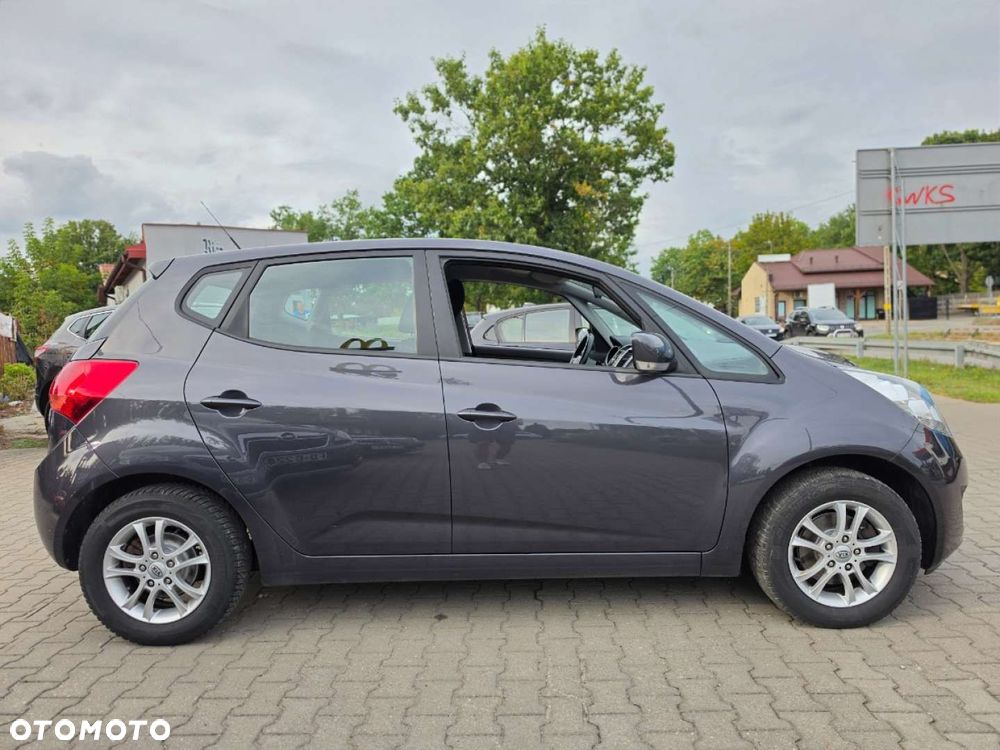 Kia Venga - 10